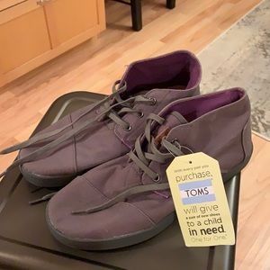 NWT men’s Paseo mid in ash canvas